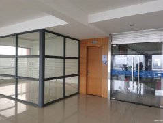 通京大道335號(hào)廠房招租。變壓器容量大，交通方便，有兩證。