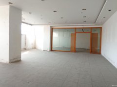 市中心，地鐵口，2樓商鋪出租，好停車，雙樓梯