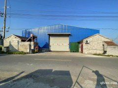 層高7.6米，兩臺3噸行車，電容量400KVA，大車可進(jìn)