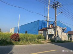 層高7.6米，兩臺3噸行車，電容量400KVA，大車可進(jìn)