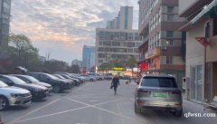 便宜底樓商鋪出售，大路邊，可餐飲，好停車，兩層